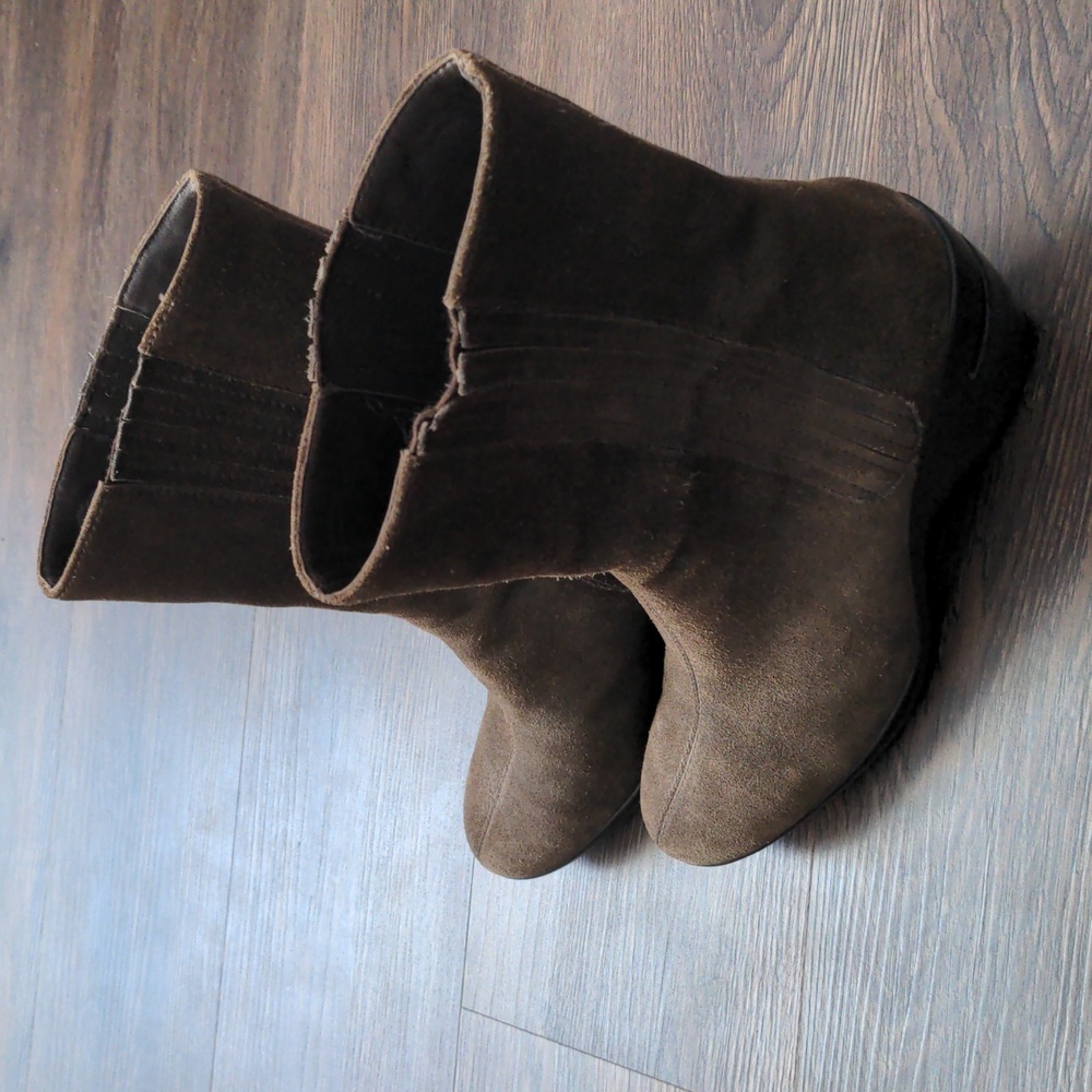 Cole Haan x Nike Air Womans Size 8.5 Brown Suede Wedge Boot